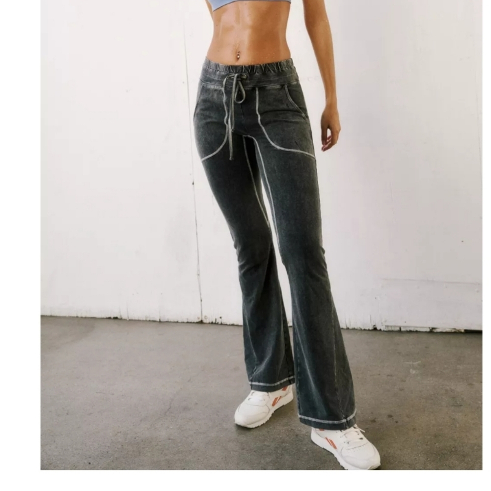 Medium Free People Movement New Flow Flare Leggings